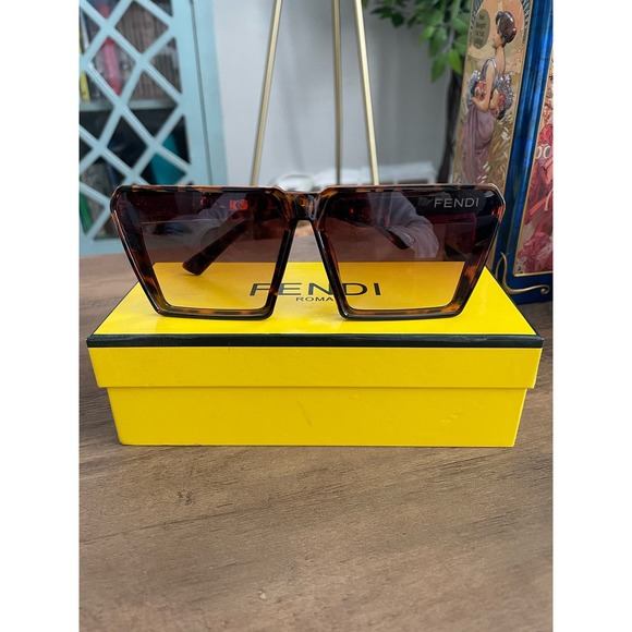 Fendi Women\'s Tortoiseshell Square Sunglasses with Brown Gradient Lenses main image 6